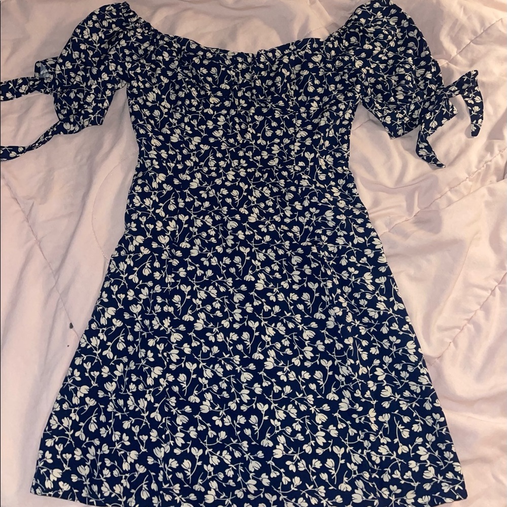 tie sleeve floral dress